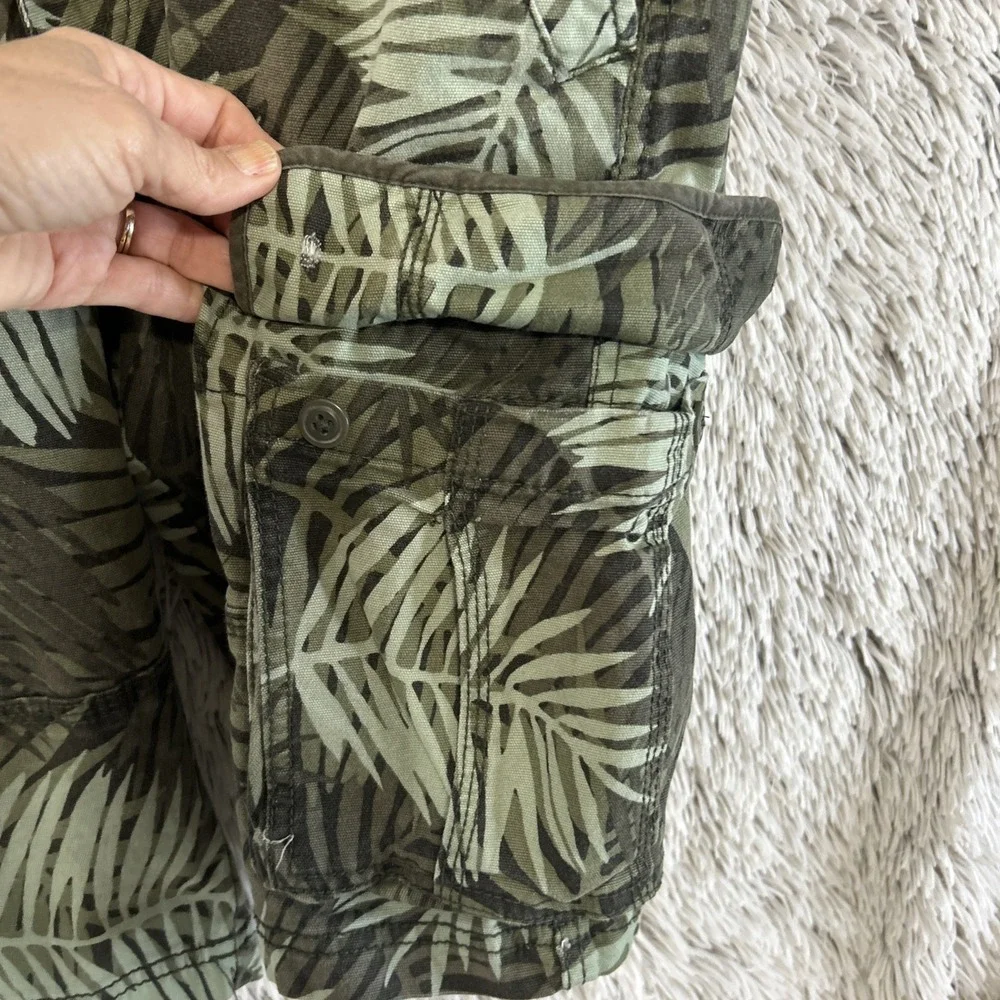 Camouflage Green Palms Tropical‎ Cargo Utility Shorts Flex Waist Size 36 Bermuda